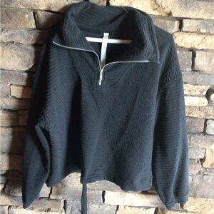 Lululemon women’s 1/2 zip black pullover